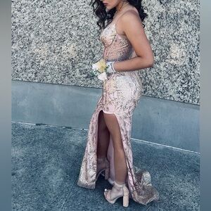 BEAUTIFUL PROM DRESS! Wore once for photos. 
Give me offer